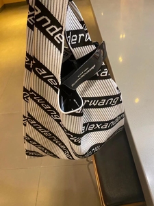 亚历山大王正品黑白针织购物袋字母购物袋手提包 小票防尘袋还在