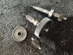 五羊本田100小公主尾牙优悦变速箱喜悦原装后尾牙 波箱