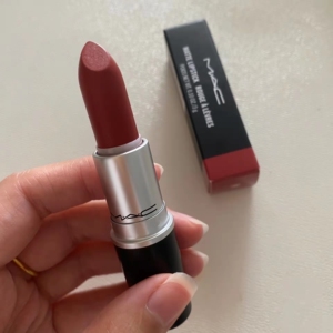 全新 官网正品魅可mac口红602小辣椒  热卖色号 全新的