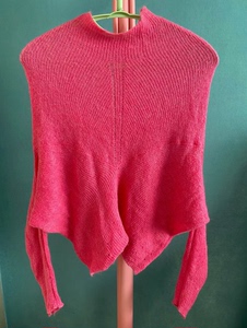 可可尼专柜正品限量版马海毛衣几乎全新,造型别致设计款玫粉色特