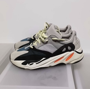 yeezy 700 og配色 97新 保护的很好 43码