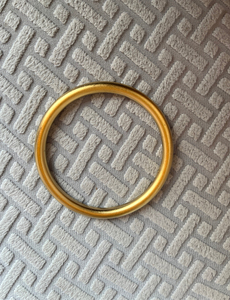 一立金沙矿石金古法传承手镯,圈口62,50克左右,表面有磕碰