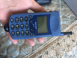 飞利浦828,一套带原厂充电器跟座充,电池改的新电芯,喜欢的