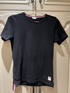 tb男士黑色短袖t恤2码,t恤质量很好,衣服有弹性,不起球.