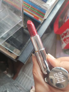 纪梵希口红307宝石色前男友送的便宜出,包邮远地区在商量[微
