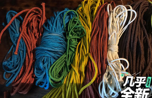 老丝线绳，（烧了是灰）各种清代和田玉牌，香囊，佩刀，配饰，扇