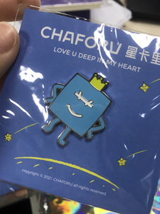 星卡里两周年纪念徽章小卡徽章王俊凯周边全新