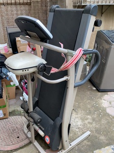 澳瑞特跑步机,当时1万多买的,基本没用,一直放着,搬家放不下