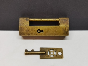 "天昌"款金钱钥匙仙人指路侧开铜锁 铜锁老锁古锁,锁