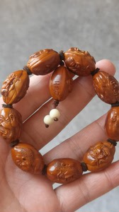 老款橄榄核雕手串,双面浮雕十八罗汉,三藏款,尺寸1.65×2