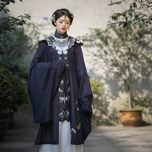 春山集蝴蝶骨传统汉服女明制对襟立领绣花长衫双色云肩飘带