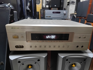 山水功放8010一台,如图实物拍照,通电显示保护,配件价处理