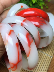 精品新疆和田玉,鸡血红手镯.红花玉飘红,飘花.女款.个个是完