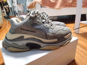 巴黎世家老爹鞋一代