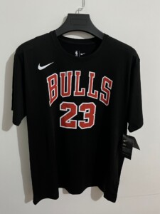 耐克nba公牛队乔丹短袖球衣,速干t恤,全新带吊牌,印花轻盈