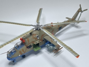 1/72小号手 米-24直升机mi-24武装直升机太空堡垒涂