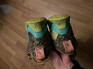 威少二全明星 战损状态 鞋底磨损比较大  43原盒 换个底还