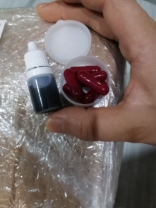 万圣节假血胶囊恐怖道具吐血玩具逼真血浆吐血胶囊.