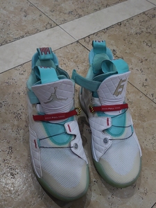 aj33郭艾伦配色 42 九成新 支持各种鉴定 正常氧化新