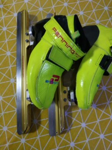 百凝盾短道速滑鞋