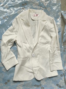 全新全新女士纯白色8分袖职业外套，适合暖和一点的春天和夏天，