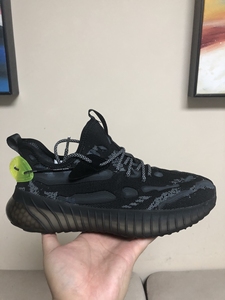 商家的万达专柜撤柜断码椰子鞋,博锐奔驰品牌,黑白色毒液,全新