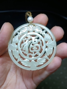 包老清代和田白玉《五福临门》四蝙蝠捧一福字玉佩,五福为,长寿