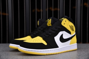 乔丹air jordan 1 耐克皮卡丘 黑黄脚趾中帮篮球鞋