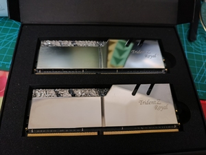 芝奇皇家戟16gx2 3200c16 有包装 19年