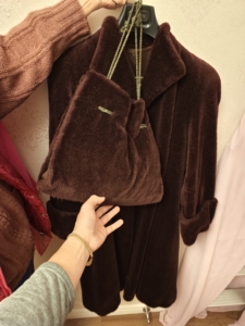 50年以上的海富绒大衣.