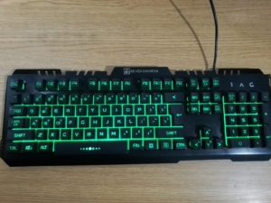 七剑仿机械键盘,可变换三种颜色,质量很好,外观成色不