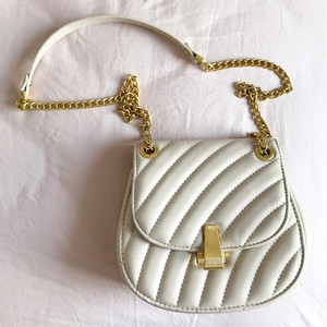 000人付款淘宝小mk小猪包,超级好看,很小清新,夏天超百搭.