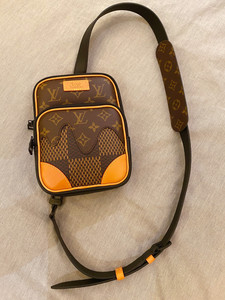 lv nigo路易威登老花斜挎邮差包(林俊杰同款)