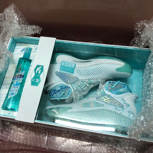 安踏anta kt5 六神联名限量款特殊鞋盒版 42码 货