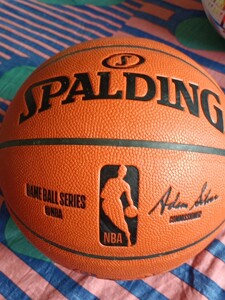 斯伯丁74-570y七号篮球,nba比赛用球复刻版,九成新左_阿里巴巴找货