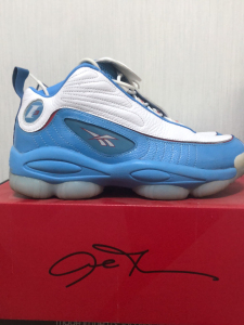 艾弗森签名球鞋