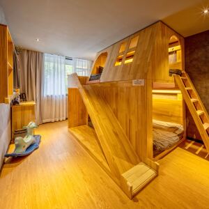 一间森林酒店(上海人民广场店)滑梯小木屋三人间