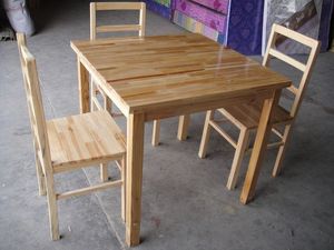 厂家直销：批发 简易实木桌 实木餐桌 杉木餐桌80*80 家具定制