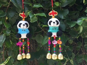 新款上市创意四川纪念公仔熊猫玩具布艺风铃铜铃铛挂件家居挂饰