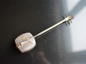 日本三味线琴形 纯银小盒子 可装小香木 香合 TJ