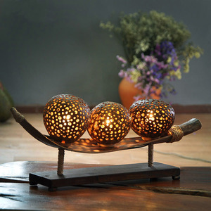 泰国工艺品椰壳雕花装饰台灯酒吧会所风格创意灯温馨卧室床头灯具