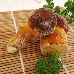 2斤云南野生冰冻新鲜黄牛肝菌黄癞头见手青 速冻食用菌蘑菇销售