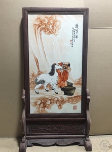 景德镇陶瓷瓷板画中式名家手绘矾红人物洗马图屏风插屏摆设王步款