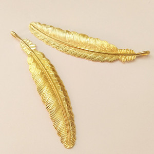 1472-1金色手工diy材料合金饰品配件厂家直销 105mm打羽毛挂件