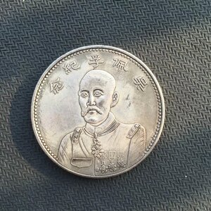吴佩孚银元 中华民国 吴佩孚纪念银币壹圆背嘉禾双旗银元送小圆盒
