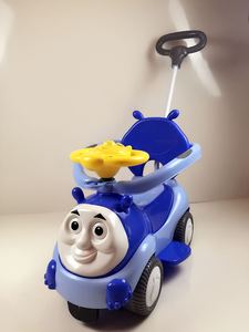 托马斯儿童扭扭车宝宝360度万向轮四轮滑行车音乐带推杆底座收纳