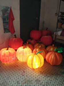 现货中秋元宵春节花灯彩灯仿真大型蔬菜水果苹果南瓜造型灯笼挂饰