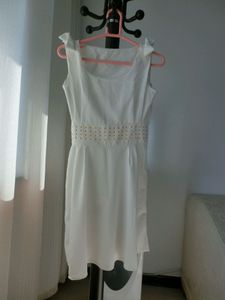 韩版时尚白色铆钉蝴蝶结无袖连衣裙收腰修身款，均码，尽显纯洁可