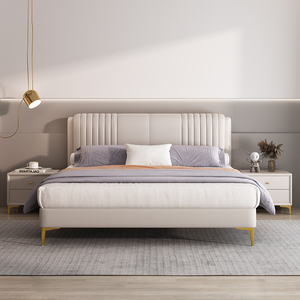 8米双人皮艺主卧大床