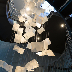 旋转楼梯吊灯纸片造型灯工程定制酒店大堂吊灯售楼部沙盘装饰灯具